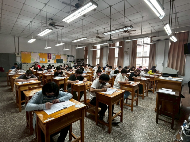 LINE_ALBUM_20250608 經營分析師考試_250609_1.jpg